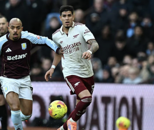 De momentos difíciles se aprende: Piero Hincapié y el Arsenal logran sostenerse como líderes una jornada más