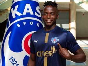 ¡SE PRENDE EN EL CIERRE! John Espinoza brilla en Kasimpasa y sueña con terminar la temporada por todo lo alto