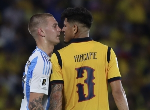 NO SE METAN CON PIERO… ¡El Bravo Cruce de Piero Hincapié y MacAllister en el Ecuador vs Argentina!