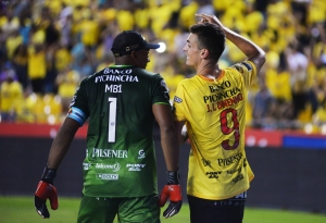 Sólido en la punta el Ídolo (VIDEO)