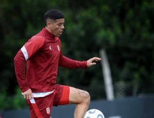 Estudiantes lleva a la Conmebol al TAS por la negativa de inscripción por Marcos Rojo para las semis