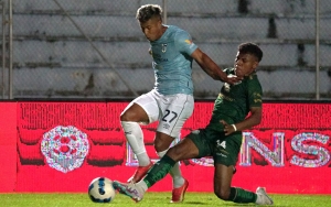 Gesto de Hernán Barcos con Darlin Leiton recién llegado a Perú (FOTO)