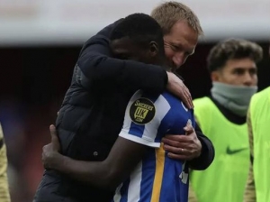 ¡Terminó la era del DT que formó el Ecua-Brighton en la Premier con Moisés, Pervis y Sarmiento!