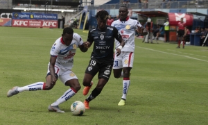 El Rodillo Rojo pudo inscribir dos jugadores más (FOTO)