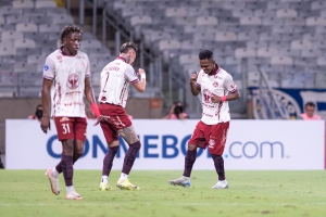 Tres que SE LUCIERON en Sudamérica: el héroe de Mushuc Runa, el panameño de Católica y el manabita de Cienciano reciben su premio