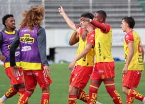 Rugió el Ídolo del Pueblo: Aucas saca su artillería pesada y firma la remontada ante la Universidad Católica