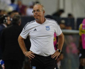 ¡OTRA CABEZA RODÓ EN LA LIGAPRO! Jorge Célico deja de ser DT de Emelec en medio de la tormenta