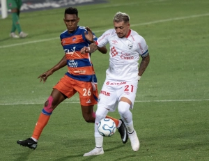 Noche de horror para Carlos Garcés y Cienciano en la Sudamericana