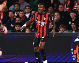 ¡EN SU PRIMERA RUEDA DE PRENSA! Pervis Estupiñán confesó que eligió el 2 para homenajear a un crack del AC Milán