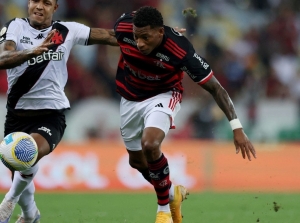 ¡CHOQUE DE TRENES EN CERO! Gonzalo Plata no gravitó como falso nueve en empate del Flamengo