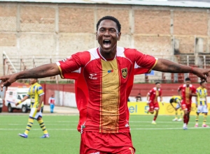 Regresó el olfato goleador de antaño para Bryan Angulo con frotada de lámpara y Moquegua deleitado a tope