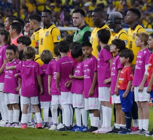 La Selección aterrizó en Paraguay con Moisés Caicedo a la cabeza para cambiar la Historia