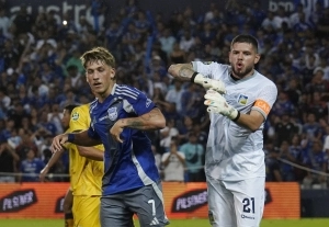 ¡Carnaval Azul a medias! La hinchada vibró en el Capwell, pero Emelec se apagó y dejó escapar la victoria en su debut