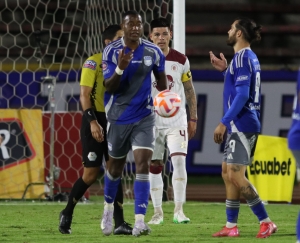 ¡Jaime Ayoví EXPLOTA CONTRA “ANALISTAS” que lo critican por su edad en un Emelec que no Levanta!