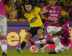 SACÓ UNA DEL KITU: ¡Byron Castillo PROTAGONIZÓ una de las 3 Mejores Jugadas en la Libertadores!