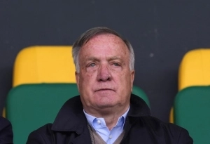 Un General en el camino de Ecuador: Advocaat asume nuevamente el mando de Curazao para el mundial