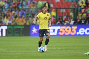 Alan Franco asume con TOTAL RESPONSABILIDAD su rol de todoterreno en la era Beccacece en Ecuador