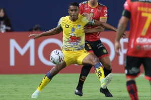 ¡CAMISETAZO EN EL PUERTO! Manta FC rescata a un delantero con pasado Cetáceo