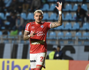 ¡UNA BESTIA DEL GOL! Carlos Garcés apareció con cabezazo y salvó a Cienciano en su visita a Chile