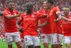 Superman admite su futuro con un puede ser y una sonrisa cómplice