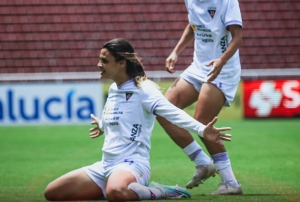 Liga ganó un duelo trascendental para seguir con esperanza