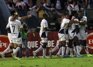 ¡Kaprof rescató al Rey de Copas en el Día de su Cumpleaños! (VIDEO)