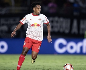 ¿Merece titularidad en la Selección? José Hurtado completó su 34to como titular con su Club en Brasil