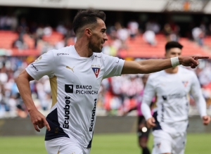 Lisandro Alzugaray no se mueve de la Universidad Católica (FOTO)