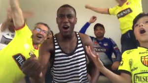 Y eso que juega para el Ídolo (VIDEO)