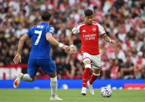 LOCURA EN INGLATERRA: ¡Arsenal presentó a Piero Hincapié como “la Pieza Final del Rompecabezas”!