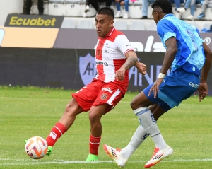 Delfín y Universidad Católica protagonizaron una gran Noche Cetácea (RESUMEN)