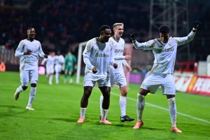 El héroe del Sparta Praga: John Mercado con gol y provocó un penal en la clasificación por la Mol Cup