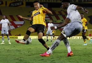 “En el Monumental tienes que correr 4 veces más que en Brasil” (VIDEO)