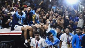 ¡Messi llevó la Copa de vuelta a Argentina y se desató la Locura!