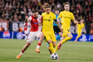 NI UNO NI OTRO: Slavia Praga rescató el empate y Olympiacos DESAPROVECHÓ el jugador de más