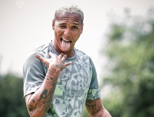 ¡Deyverson arrasó! El nuevo refuerzo de Liga rompió todo con baile incluido en su integración con la plantilla