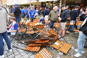¡TERROR EN LA PREVIA! Hinchas desatan batalla campal previo al duelo de Conference League