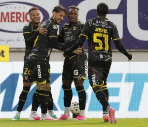 Barcelona despierta en Chillogallo, gracias a una tarjeta roja y a la ley del ex en contra de Aucas