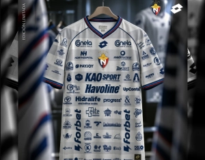 El precio de la quiebra... El Nacional presentó una camiseta de edición especial debatible