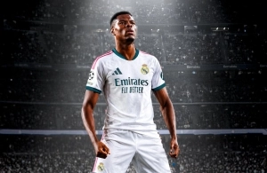Real Madrid presentó a Denzel Dumfries y el chatbot de futbolecuador te detalla cada uno de sus fichajes