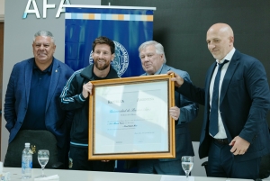 Máxima distinción académica para Lionel Messi, nombrado Doctor Honoris Causa por la UBA el día del adiós