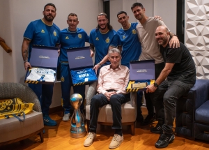 Gracias por tanto, Patón: Emotiva visita de Rosario Central a Edgardo Bauza para rendirle un sentido tributo