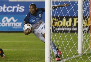 ¡Vinicio Angulo da Bombazo llegando a Última Hora a Club de LigaPro!