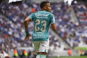 León sigue vivo en partido en que le escamotearon un penal sobre Byron Castillo (VIDEO)