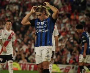 “¡Yo prefiero SALIR PERDIENDO 6 a 2 que echar a los 11 jugadores a COLGARSE DE NUESTRO ARCO!”