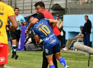 ¡Golpeó a 2 Jugadores y castigan con una Sanción Ejemplar a Farías!
