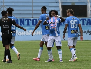 ¡El Manta REVIVE EN LA PELEA por salvarse del descenso con una garrotiza al Club del Doctor Chango!