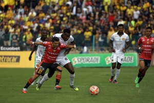 YA BASTA… ¡Deportivo Cuenca reclama por los 3 PENALAZOS que le PERDONARON a Barcelona!