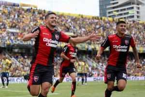 Newells Old Boys pone a Rosario de color rojinegro (VIDEO)