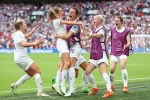 Inglaterra asume liderato del grupo mientras China da señales de vida